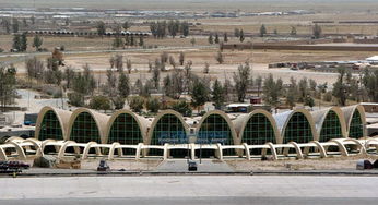 阿富汗坎大哈机场遭塔利班袭击 至少22人死亡 