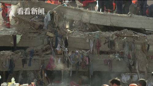 土耳其14岁女孩地震后58小时获救 现场响起掌声