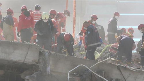 追踪丨爱琴海地震已致土耳其92死994伤 搜救队仍在寻找生还者 