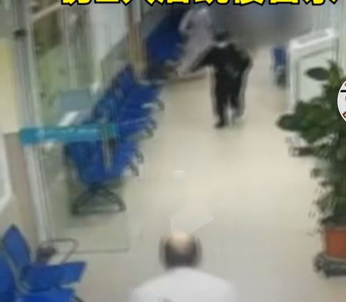 实拍 广州一男子在医院持刀捅伤2人,随后跳楼自杀
