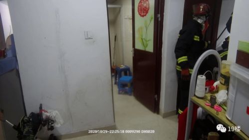 杭州10岁男孩把自己反锁门内,怎么喊都不开门,警察破门后情况却让人始料未及