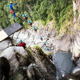 巴西男子跳下58米高瀑布破纪录