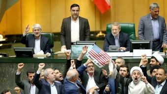 伊朗怒了 国会议员一边高喊 美国去死 一边烧美国国旗 