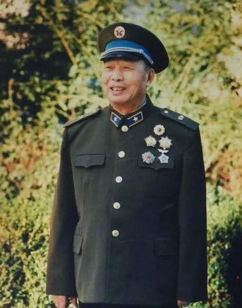 104岁开国少将 原福州军区空军司令员杨思禄逝世