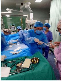 河南丨 胃口可真好 医生因为一条 在救护车里吃香蕉 的视频被网暴