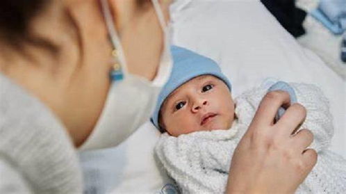 世界首个带新冠抗体婴儿出生