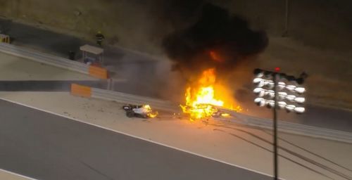 惊险 F1赛车爆炸起火车手死里逃生