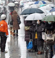 日本震区大雪 45万人挨冻 