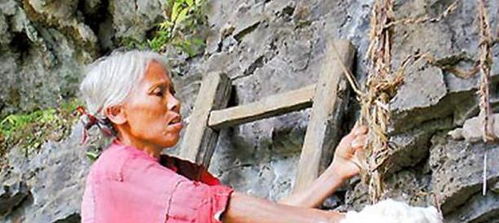 深山发现一身红衣的 白毛女 ,住在山洞30年,只因一个 情 字