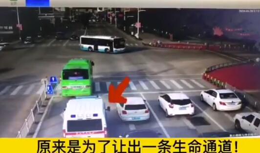 宁波一公交司机闯红灯,还被交警称赞,怎么回事