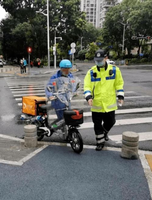 痛心 您的外卖已无法送达 深圳外卖小哥连闯两个红灯被撞身亡