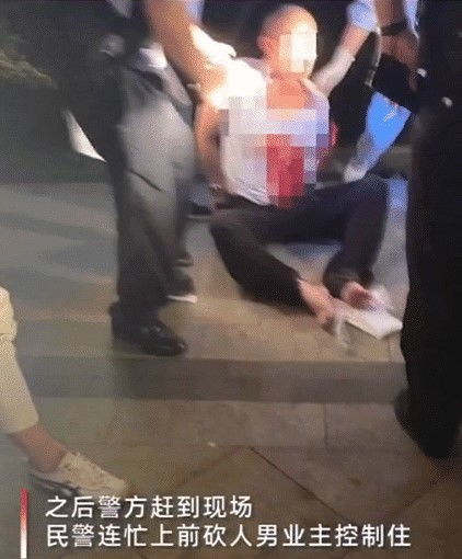 温州丈夫在自家发现妻子穿吊带与一男子同床共枕,丈夫持刀追砍