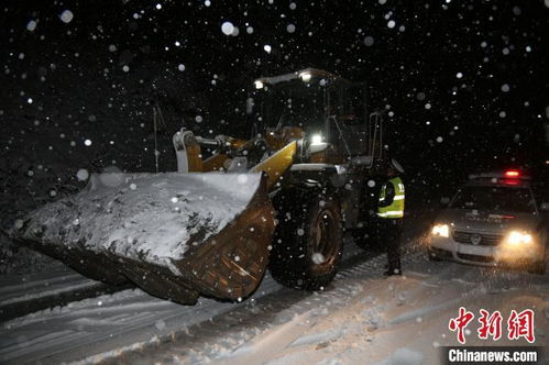 中国最冷小镇 暴雪连降16小时 正全力抢修电路