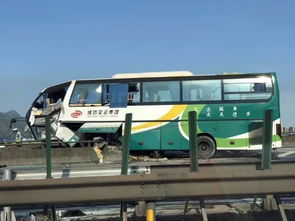 视频 温州高速惨烈车祸 大巴车毁,伤亡不详 