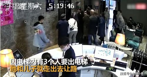 西安一男子电梯内让路反被群殴骨折,警方 指认打人者是哪一个