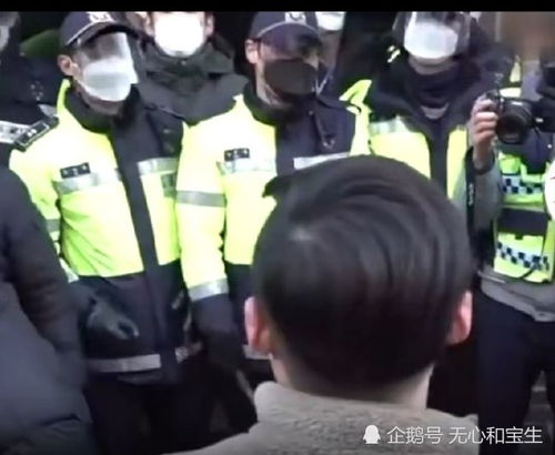 素媛案罪犯出狱到家画面 警察堵门保护,民众大喊杀了这个混蛋