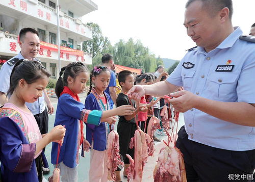 初中生捡手机交派出所被奖练习册,警察的奖励会给孩子怎样的激励 