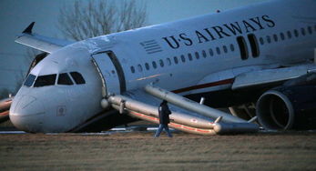 全美航空一客机起飞时起落架故障 机头触地 