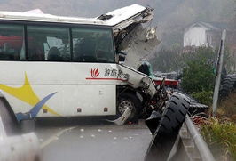 双节长假期间全国交通事故共致794人死亡新闻频道 