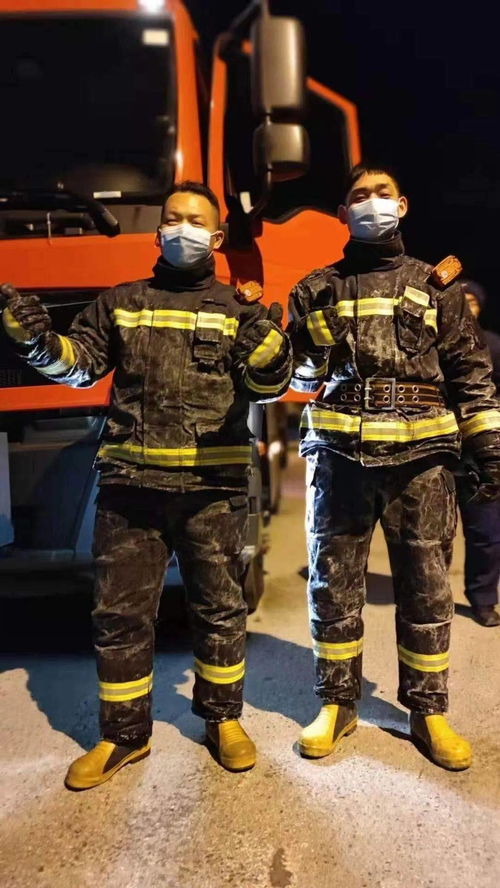致敬 清河县12名消防员 19 天气灭火,身上的战斗服冻成冰铠甲