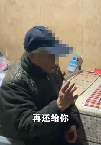 重庆30年没见过工资卡的老人心愿满足,跟老伴敞开心扉 把钱数了,再还给你