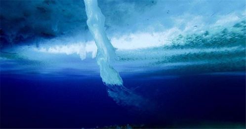 青岛的海浪翻涌瞬间被冻住了 吞噬生物的 死亡冰柱 会来吗