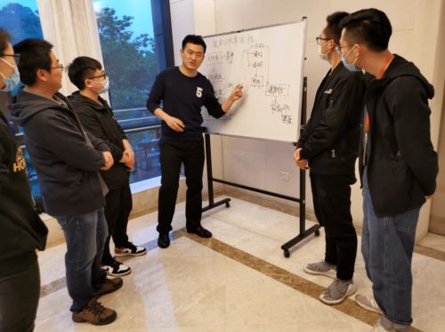 刚刚获评全国 最美公务员 的浙江民警钟毅 这个奖,我算是替同事们代领 