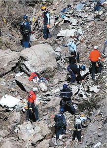搜救人员已找到几百块遗体残骸 