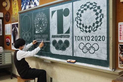 日本老师因其高超的粉笔画技术走红网络