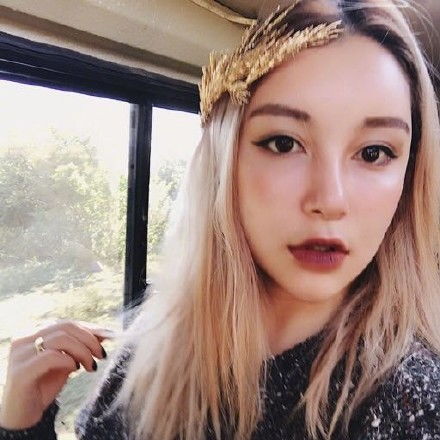 薛之谦前女友李雨桐宣布当妈 晒一家三口手部照片 