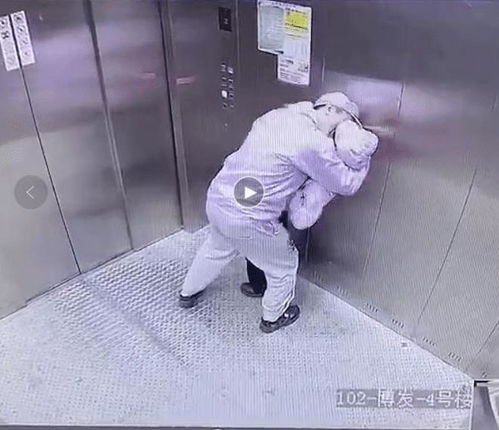 上海一男一女在电梯内热吻,导致传染病毒 官方的回应来了