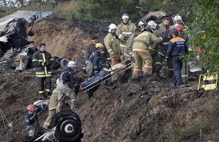 俄冰球队出征遭遇空难 43人遇难2人生还 