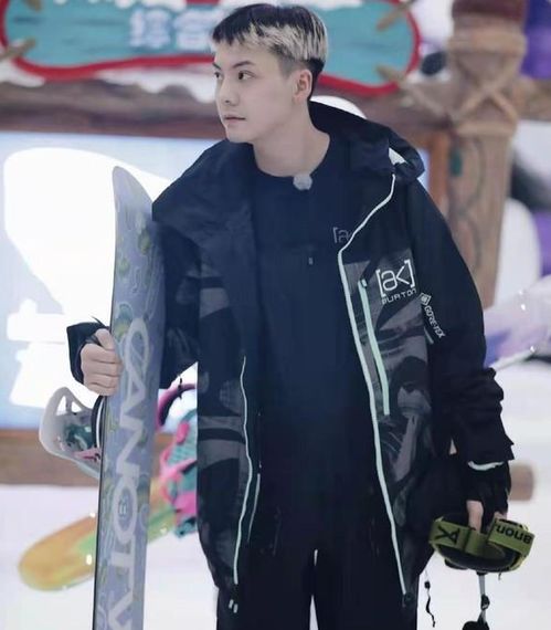 被误认为偷拍狂,陈伟霆拍女生滑雪,被对方男友要求删除,太尴尬