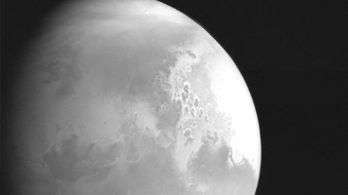 天问一号 传回首幅火星图像 完成第四次轨道中途修正 