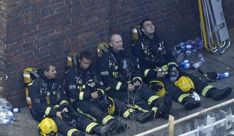 伦敦公寓火灾死亡人数上升 烈火吞噬大楼触目惊心