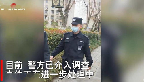 网传湖北一河渠中漂浮大量现金,市民划船打捞 警方已介入调查