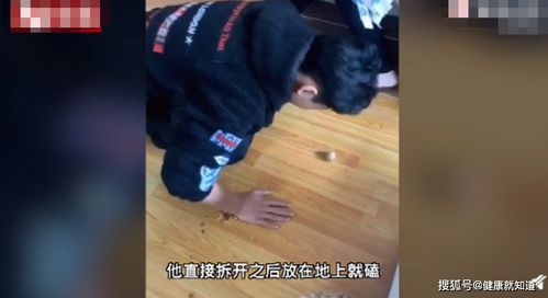 男孩磕头碎核桃向舅舅讨压岁钱 视频走红