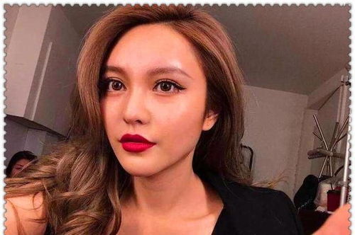 周扬青回应与男子撑伞相依一事,网友 欲盖弥彰