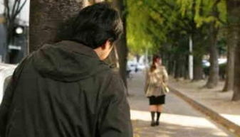 浙江中年男子骚扰跟踪女生 被家长扇耳光殴打 遇到猥亵儿童怎么办