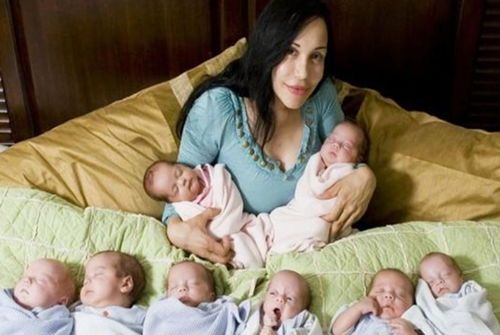 生6胎后再怀8胞胎,十年间的不间断孕育,让妈妈成为 异类