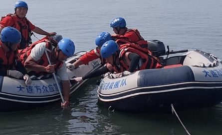 男子拍潜水视频不幸溺亡 救援队 背空氧气瓶入水,身上绑18斤腰铅