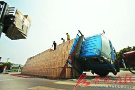 满车冰箱栽了 大跟头 