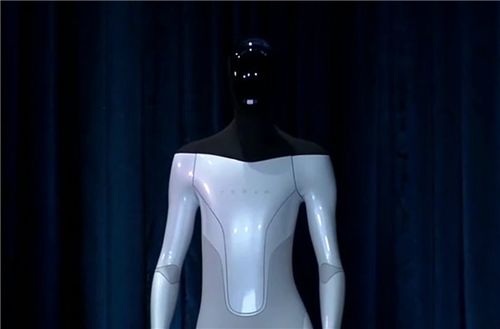 特斯拉发布Tesla Bot人型机器人 身高1米73 明年推出原型机 