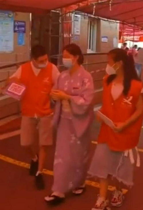 厦门一女子穿和服做核酸检测被劝返 ,公司 日料餐厅员工系违规穿工作服外出 