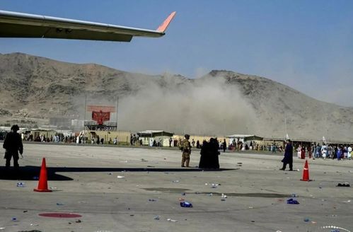 目击者讲述喀布尔机场袭击 现场400 500人,巨大爆炸力将人群炸飞