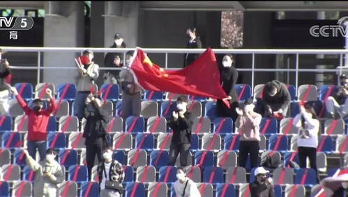 双标 韩媒批中国球迷违反规定加油,自家教练却不戴好口罩