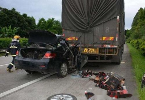 大货车 故意 不踩刹车,碾压违规车,是行规吗 