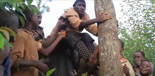 人猴杂交 的怪物 非洲女子生下猴子男孩,20年来只吃香蕉和草