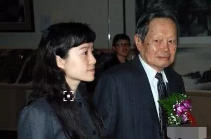 翁帆第一任丈夫照片 杨振宁比翁帆大50岁 翁帆的原任丈夫是谁