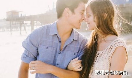 女人不再爱你,她会给你发三条信息